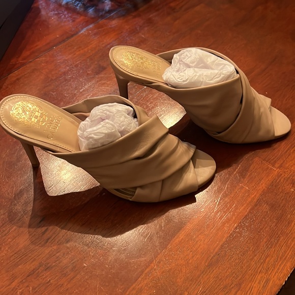 Vince Camuto heel, sz 8 style Clarstie color Nude, like new in box - Picture 6 of 8